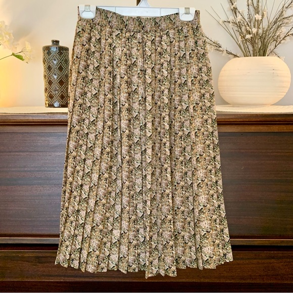 Via Sant Andrea 90's Floral Knife Pleated Midi Skirt, Size 6 - Picture 2 of 9